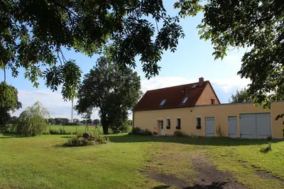 Das Gebäude in dem sich das Ferienhaus befindet