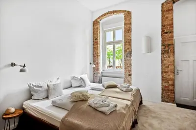 Ein Bett oder Betten in einem Zimmer der Unterkunft Arbio I Rustic Loft in Reuterkiez