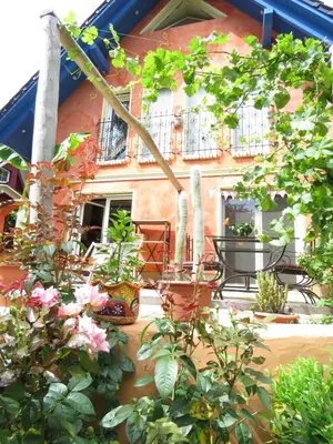 Ein Garten an der Unterkunft Casa del Sol