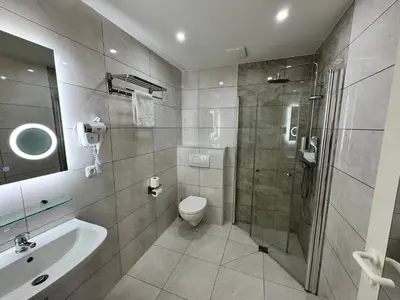 Ein Badezimmer in der Unterkunft Parkhotel Viktoria