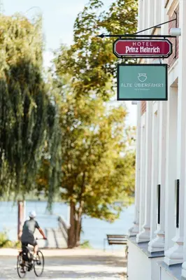 Blick auf einen Fluss in der Nähe des Hotels