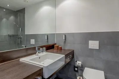 Ein Badezimmer in der Unterkunft Garner Hotel Berlin - Spandau by IHG