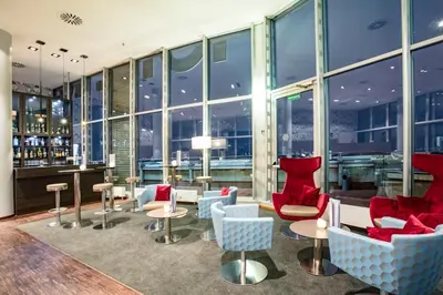 Ein Sitzbereich in der Unterkunft Garner Hotel Berlin - Spandau by IHG
