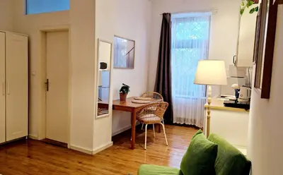 Ein Sitzbereich in der Unterkunft Stylish & Cosy Apartment in Berlin, WiFi