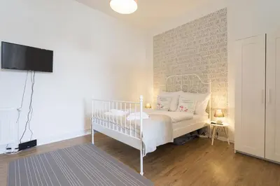 Ein Bett oder Betten in einem Zimmer der Unterkunft Stylish & Cosy Apartment in Berlin, WiFi