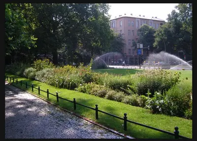 Ein Garten an der Unterkunft Rooms and Apartments near Kurfürstendamm