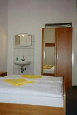 Ein Bett oder Betten in einem Zimmer der Unterkunft Pension Wedding