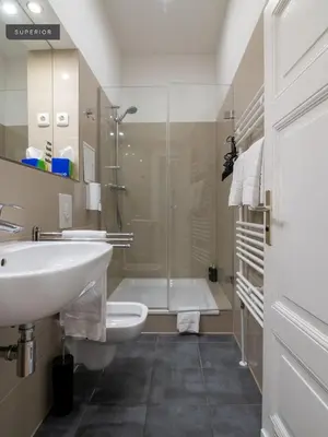 Ein Badezimmer in der Unterkunft Apartments Berlin Bornimer Straße