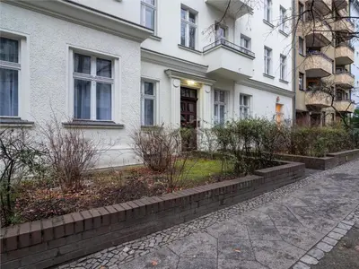 Ein Garten an der Unterkunft Apartments Berlin Bornimer Straße