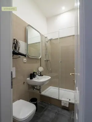 Ein Badezimmer in der Unterkunft Apartments Berlin Bornimer Straße