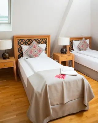 Ein Bett oder Betten in einem Zimmer der Unterkunft Hotel Altes Fährhaus