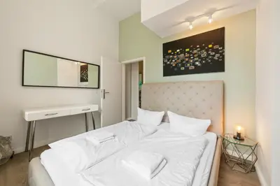 Ein Bett oder Betten in einem Zimmer der Unterkunft primeflats - Apartment Langhans Berlin-Weißensee