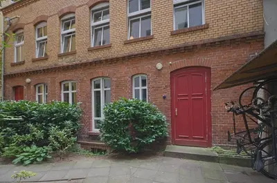 Eine Fassade oder ein Eingang zu Quiet Courtyard Apartment (KB6)