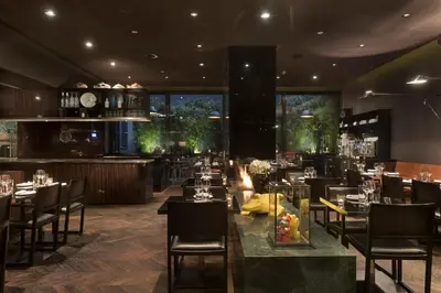 Ein Restaurant oder anderes Speiselokal in der Unterkunft Hotel MANI by AMANO