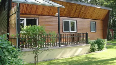 Ein Garten an der Unterkunft Försterhaus am Linowsee