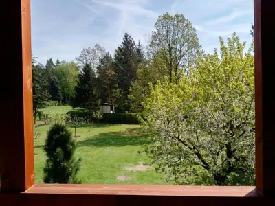 Ein Garten an der Unterkunft NR- Fewo mit Ladestation für E-Autos