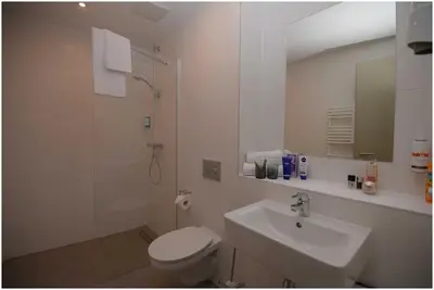Ein Badezimmer in der Unterkunft Motel Plus Schönefeld
