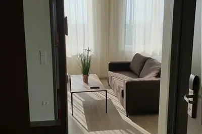 Ein Sitzbereich in der Unterkunft Motel Plus Schönefeld