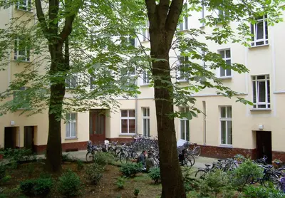 Ein Garten an der Unterkunft Quiet Courtyard Apartment (PB1)