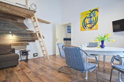 TV/Unterhaltungsangebot in der Unterkunft Quiet Courtyard Apartment (PB1)