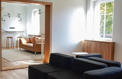 Ein Sitzbereich in der Unterkunft Project JUNE - ehemals Landgasthof Jüterbog