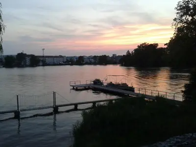 Blick auf einen Fluss in der Nähe des Hotels