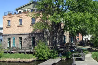Ein Garten an der Unterkunft Seminar- und Gästehaus Flussbad Gartenstrasse