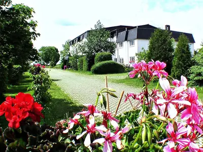 Ein Garten an der Unterkunft Landhotel Trampe
