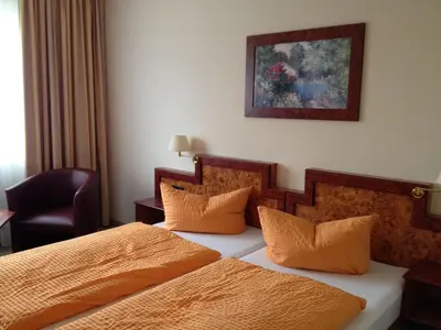 Ein Bett oder Betten in einem Zimmer der Unterkunft Landhotel Trampe
