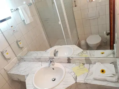 Ein Badezimmer in der Unterkunft Landhotel Trampe