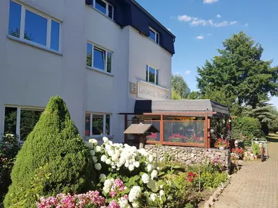 Ein Garten an der Unterkunft Landhotel Trampe