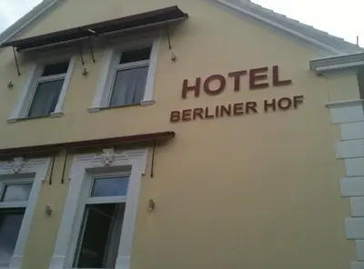 Ein Zertifikat, Auszeichnung, Logo oder anderes Dokument, das in der Unterkunft Berliner Hof ausgestellt ist