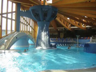 Der Swimmingpool an oder in der Nähe von Ferienpark Templin direkt neben der Naturtherme