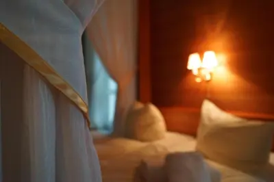 Ein Bett oder Betten in einem Zimmer der Unterkunft Waldhotel am See Berlin-Schmöckwitz