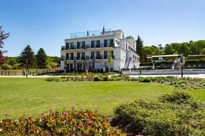 Ein Garten an der Unterkunft Fontane Hotel