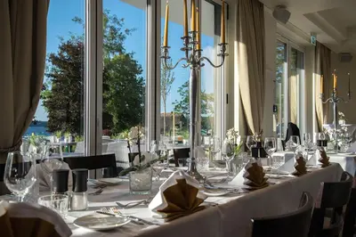 Ein Restaurant oder anderes Speiselokal in der Unterkunft Fontane Hotel