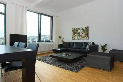 Ein Sitzbereich in der Unterkunft Spacious Studio Apartment Friedrichshain