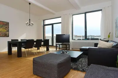 Ein Sitzbereich in der Unterkunft Spacious Studio Apartment Friedrichshain