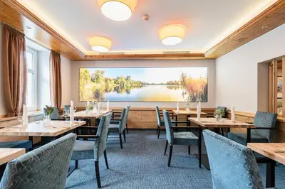 Ein Sitzbereich in der Unterkunft Hotel Markgraf
