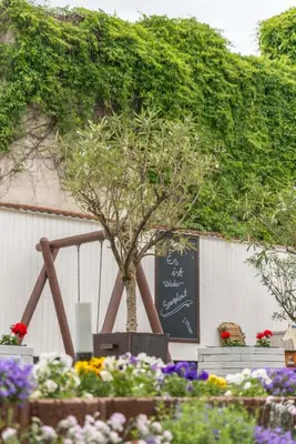 Ein Garten an der Unterkunft Hotel Markgraf