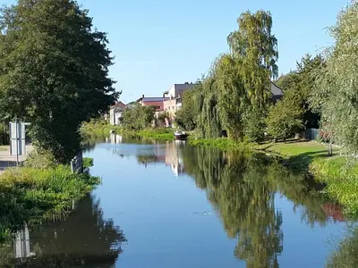 Blick auf einen Fluss in der Nähe des Hotels