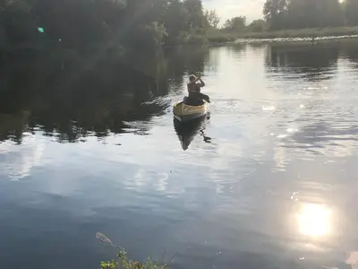 Blick auf einen Fluss in der Nähe des Hotels