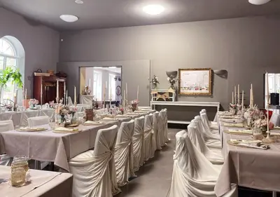 Ein Restaurant oder anderes Speiselokal in der Unterkunft Pension EssLust