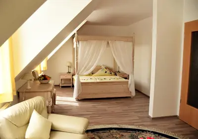 Ein Bett oder Betten in einem Zimmer der Unterkunft Hotel Normandie