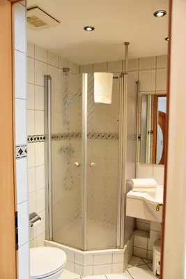 Ein Badezimmer in der Unterkunft Hotel Normandie