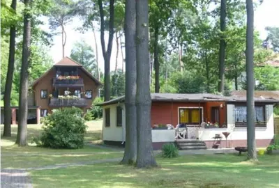 Das Gebäude in dem sich das Ferienhaus befindet