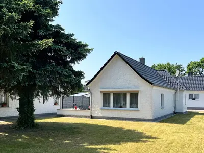 Das Gebäude in dem sich das Ferienhaus befindet