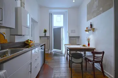 Küche/Küchenzeile in der Unterkunft Ground Floor Apartment LAL