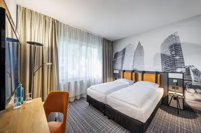 Ein Bett oder Betten in einem Zimmer der Unterkunft Hotel Lützow
