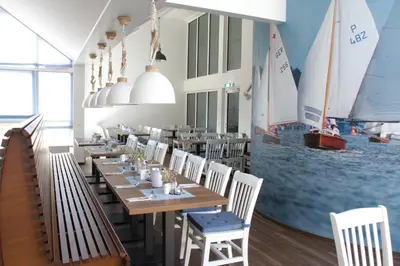 Ein Restaurant oder anderes Speiselokal in der Unterkunft Havelhotel